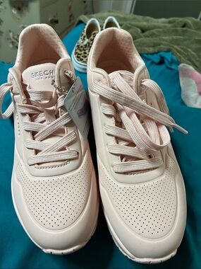 Skechers Soft Pink Women's Lace-Up Athletic Sneakers